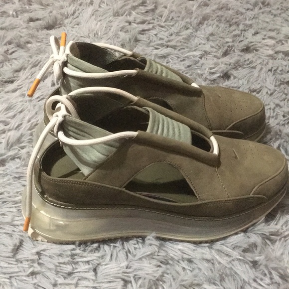 Sneaker - Picture 2 of 7